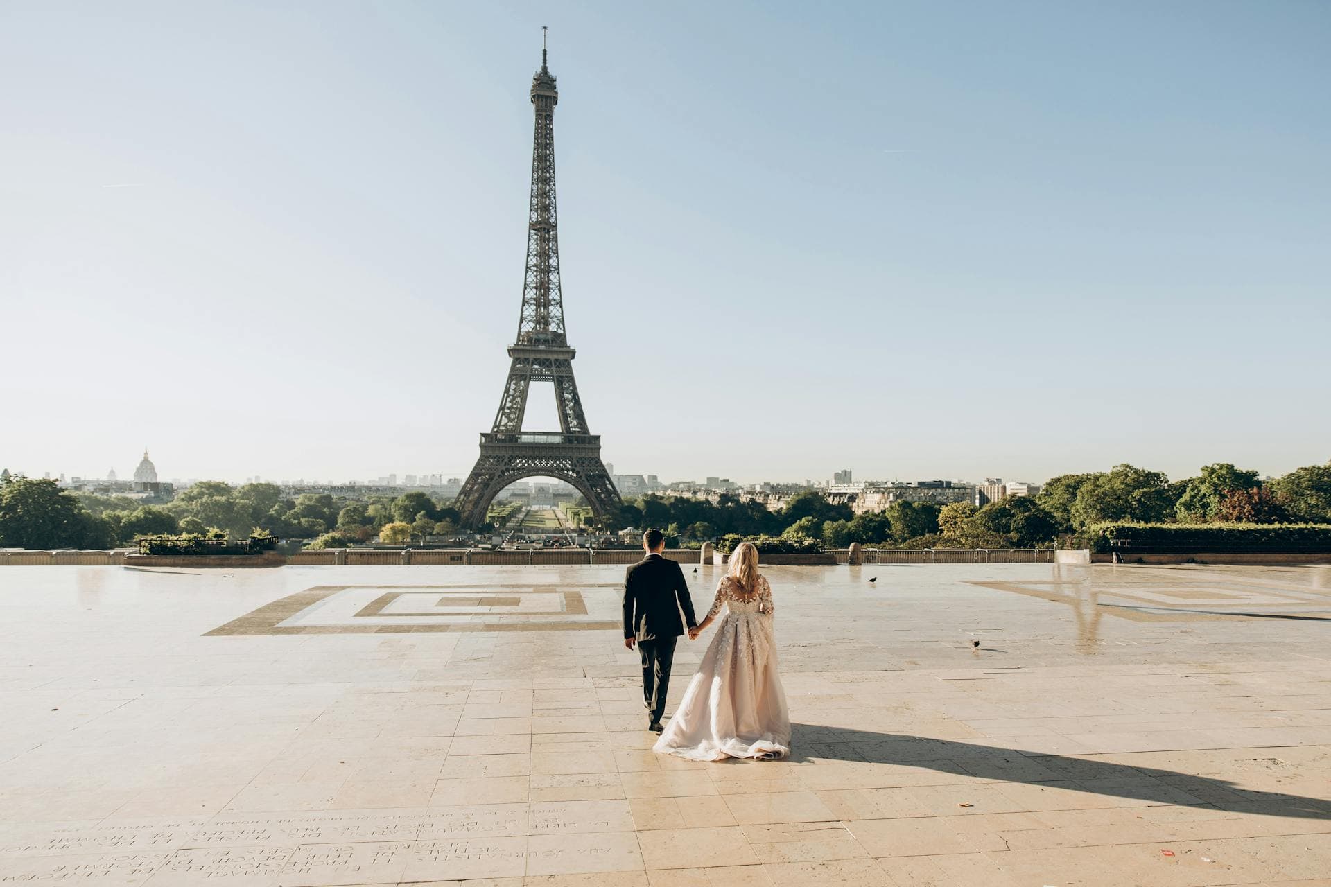 Tour de compras por París y champán en la Torre Eiffel - Image 3