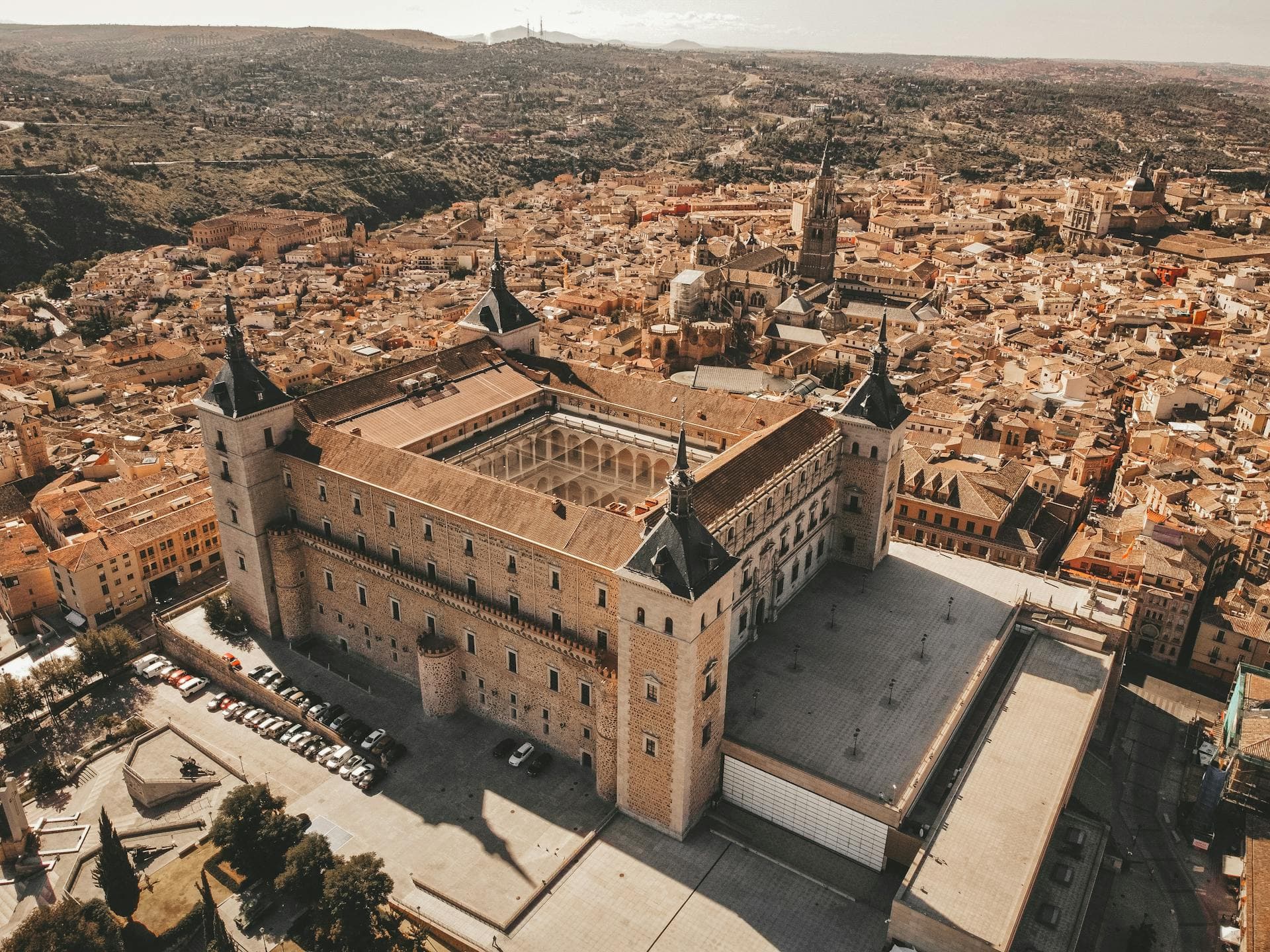 Tour a pie por Toledo con degustación de vinos - Image 2